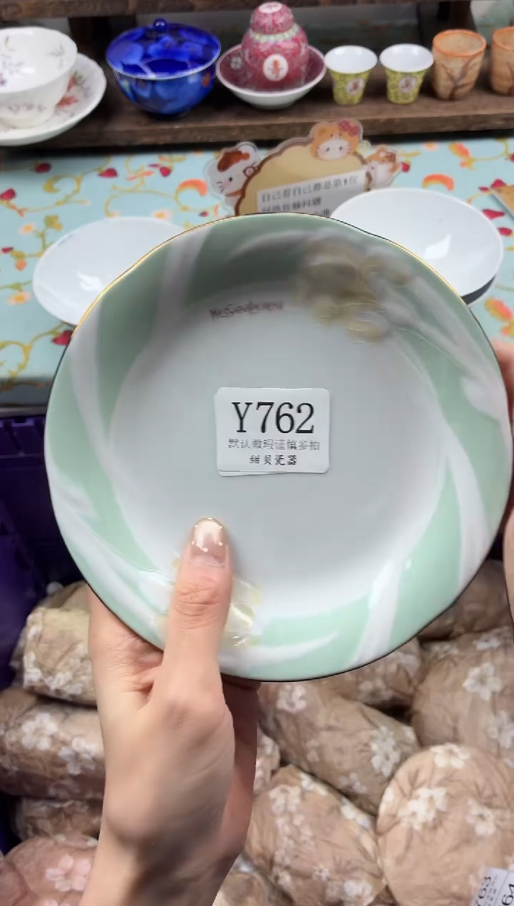 瓷片彤*                Y762