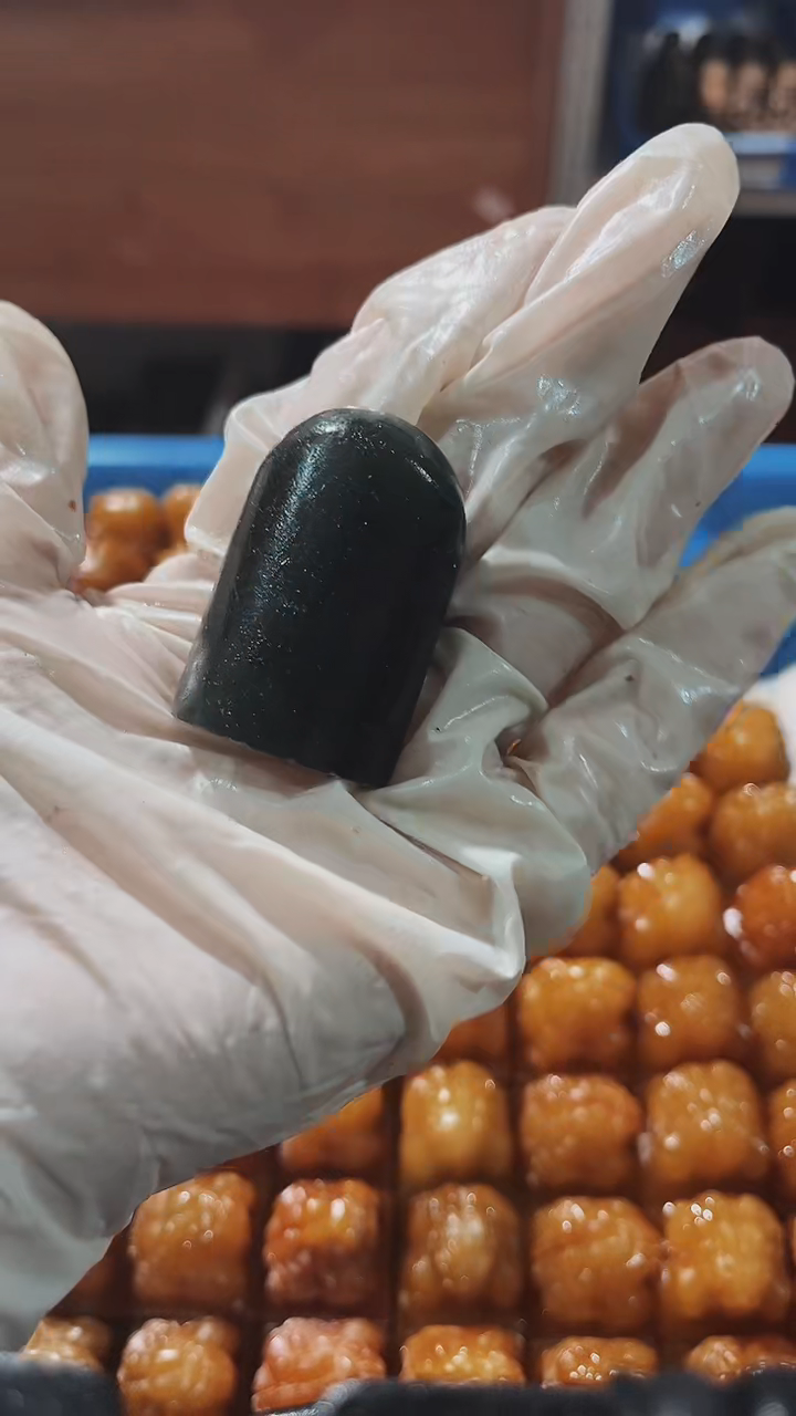 老挝石楼**仔瑕疵不规则章带雕钮