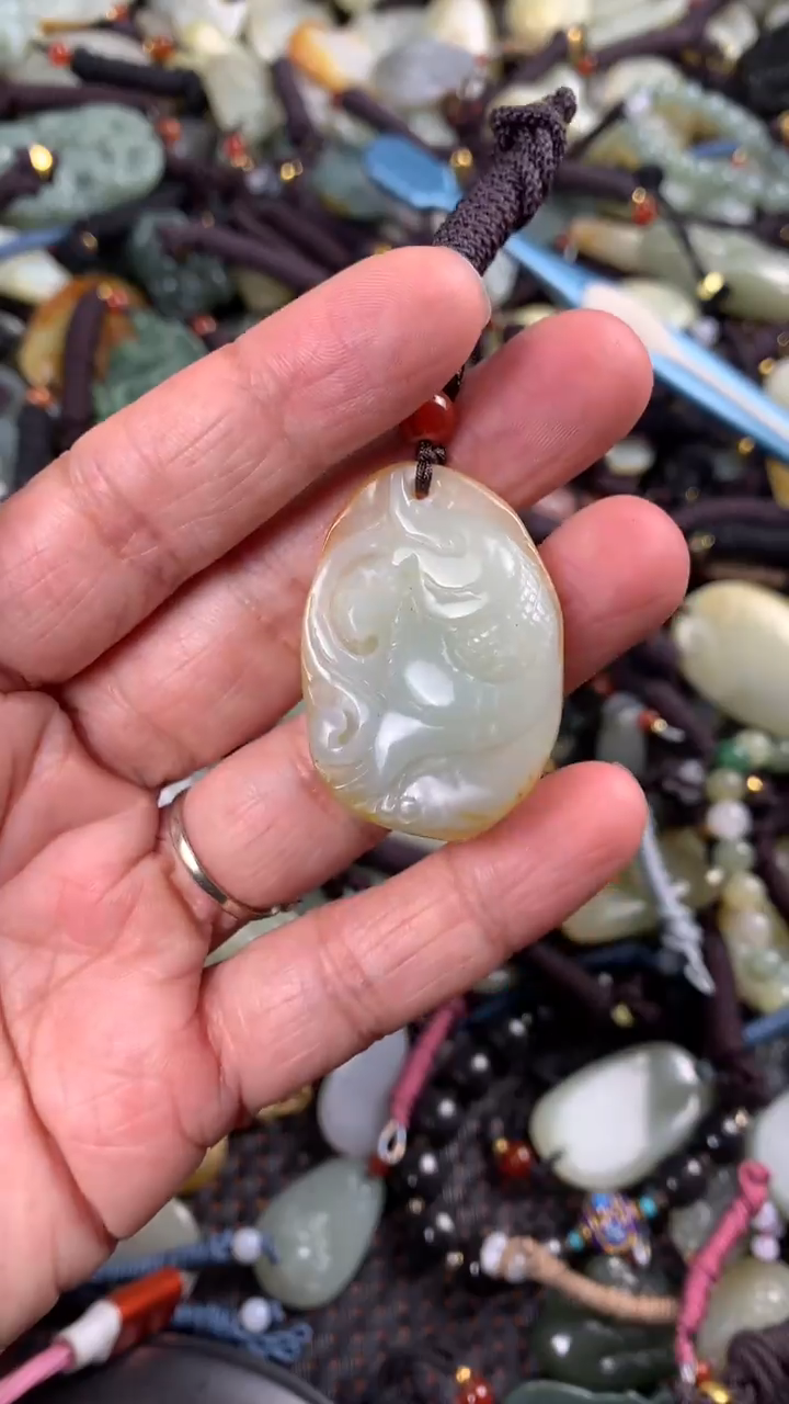 【闪购商品】和田玉颈饰未镶嵌多样性发货没有证书拍一发一有瑕