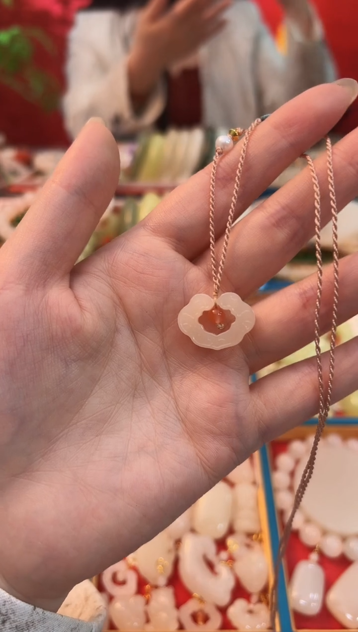 【闪购商品】和田玉吊坠未镶嵌藕粉小同心锁