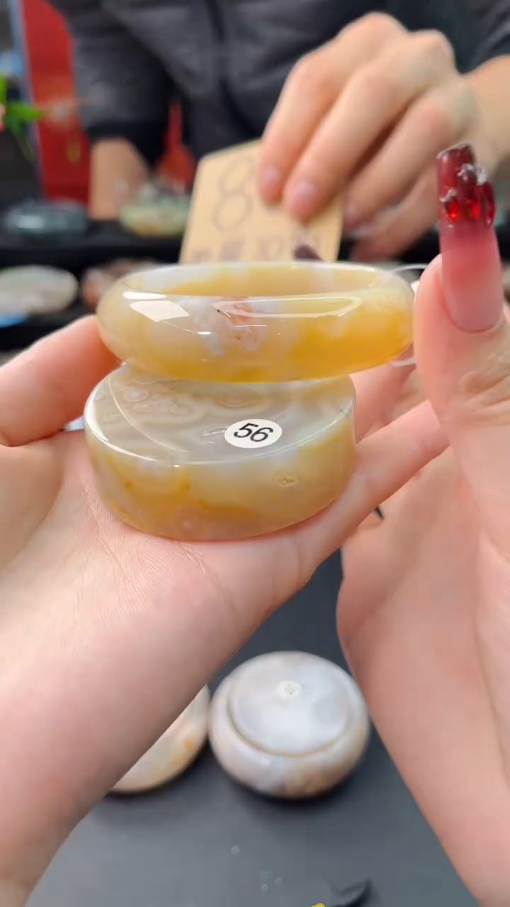 【闪购商品】石英质玉手镯未镶嵌赠送镯心（56圈口）无证书