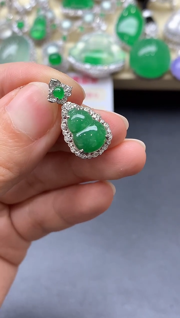 颈饰18K金镶嵌翡翠256-中国好珍宝