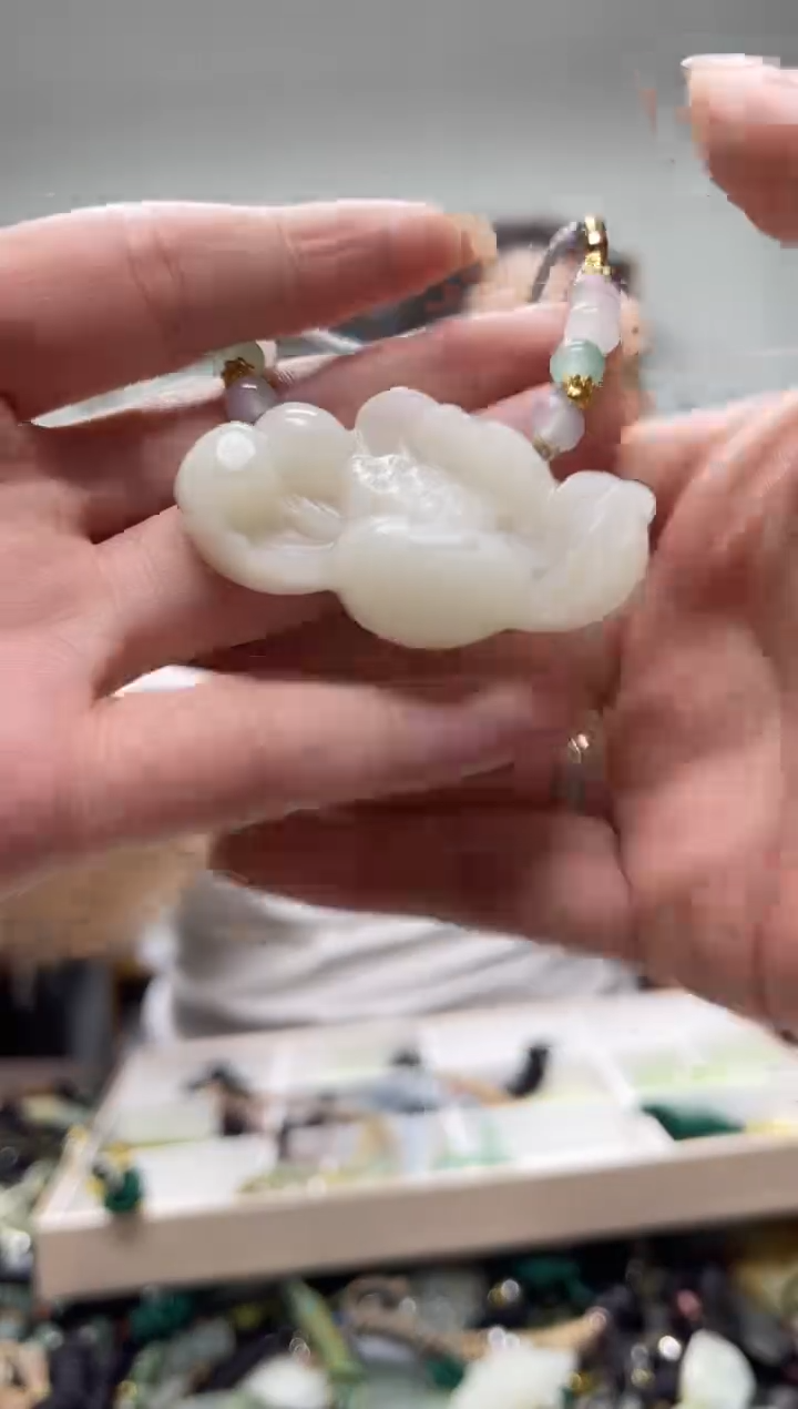 未镶嵌岫玉吊坠`