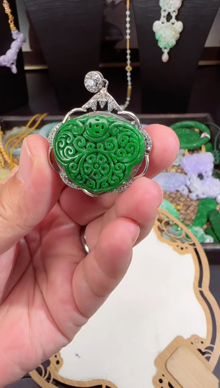 【闪购商品】翡翠颈饰未镶嵌拍照