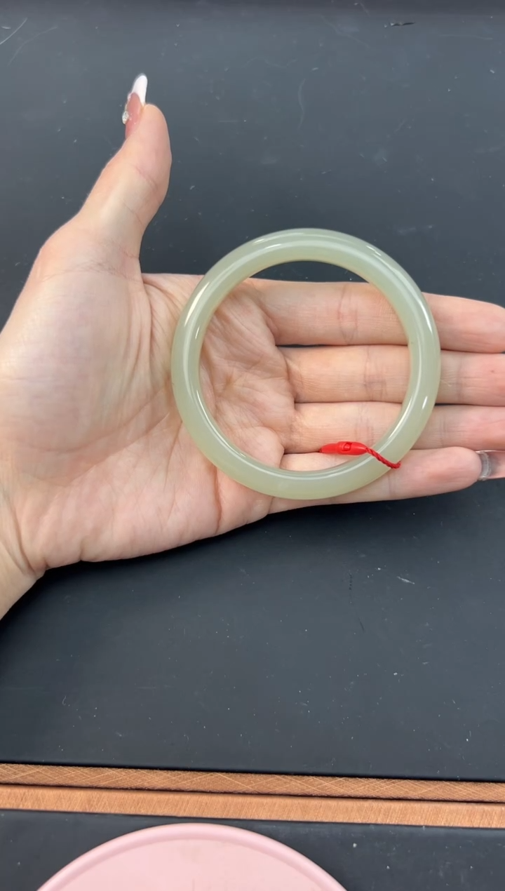 【闪购商品】和田玉手镯未镶嵌且末微色差近矿57手镯