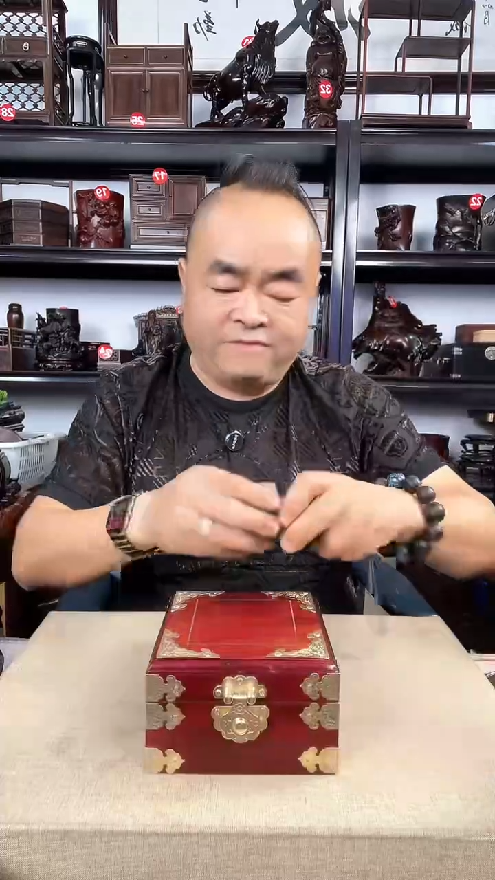 木老李红木工艺品瑕疵