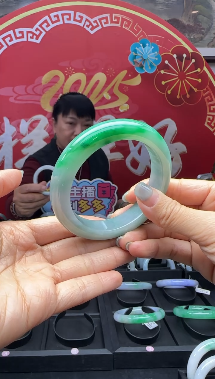 【闪购商品】翡翠手镯未镶嵌M正圈 退货扣一百