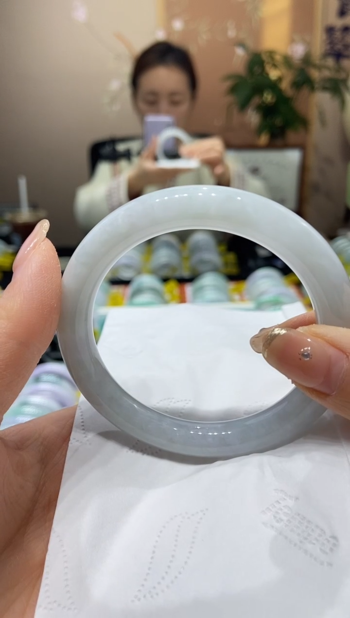 【闪购商品】翡翠手镯未镶嵌5758圈口