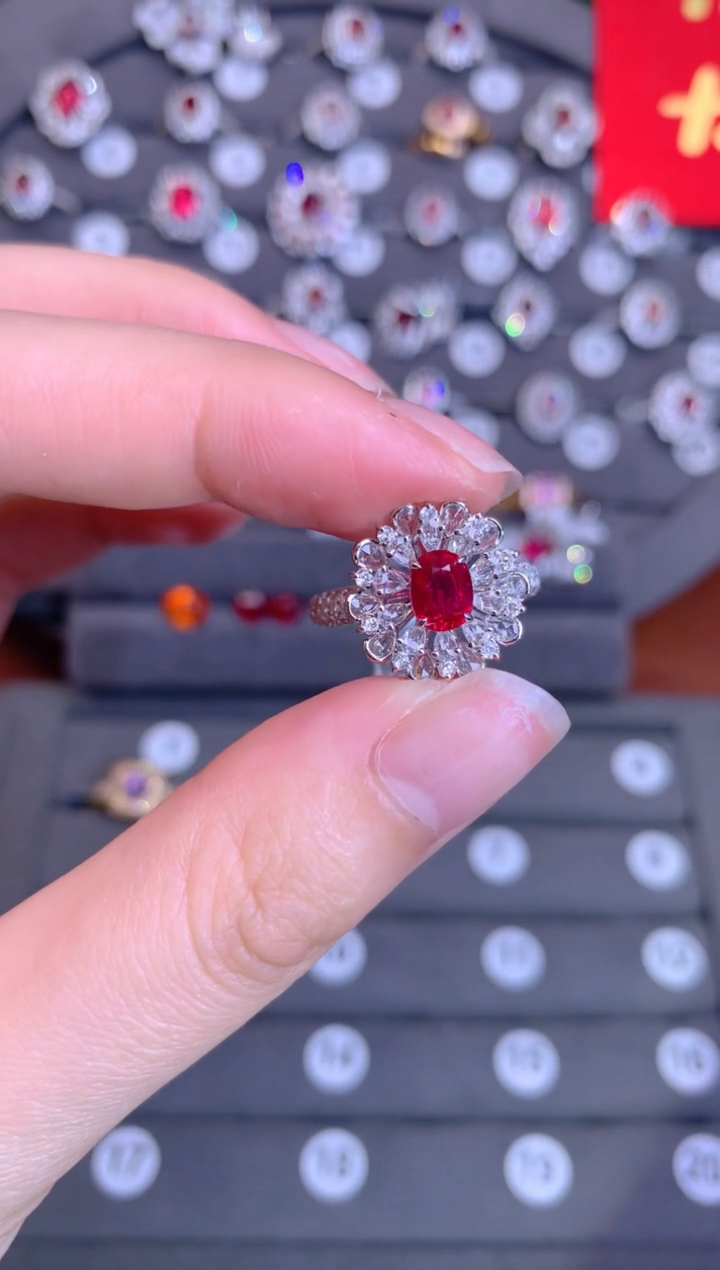 【闪购商品】红宝石戒指18K金镶嵌1.04CT   无烧鸽血红