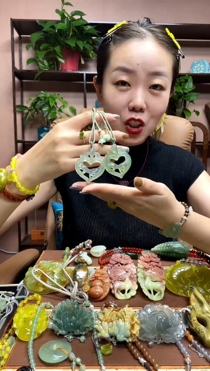 未镶嵌岫玉吊坠多样性发货发其中之一