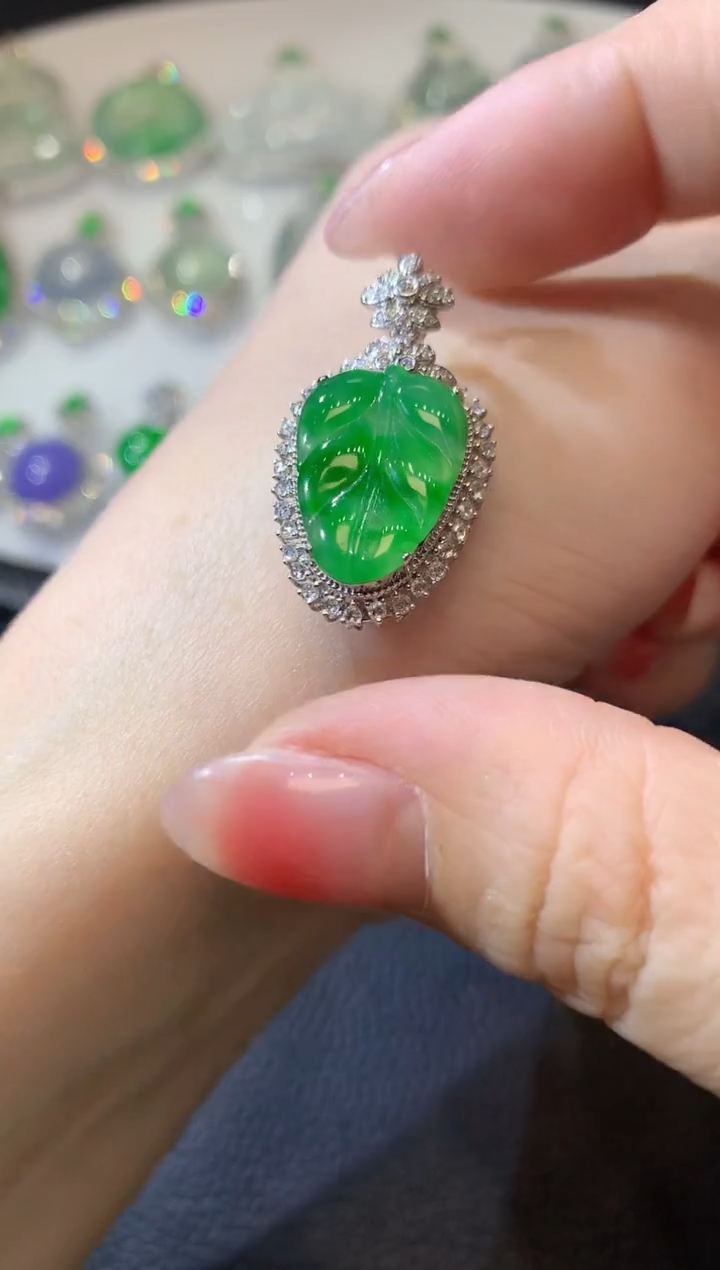 【闪购商品】翡翠吊坠(不含链)18K金镶嵌C11 