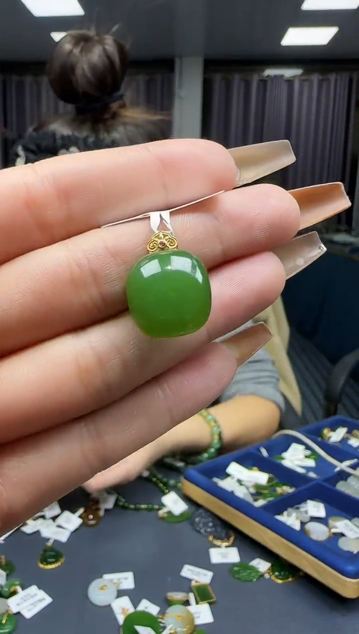 【闪购商品】和田玉挂件18K金镶嵌1