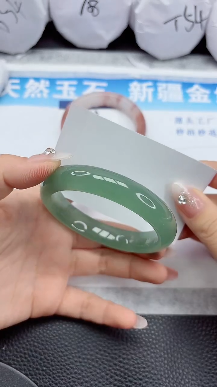 石英质玉手镯未镶嵌220