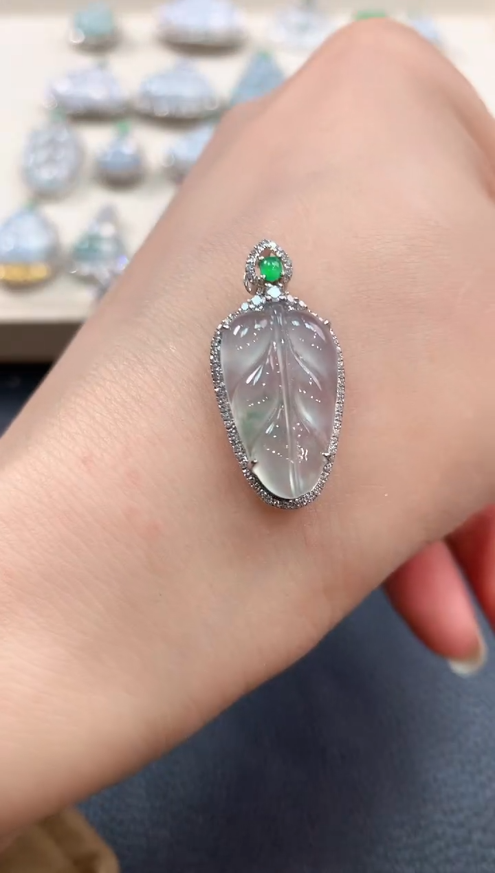 【闪购商品】翡翠吊坠(不含链)18K金镶嵌b30       