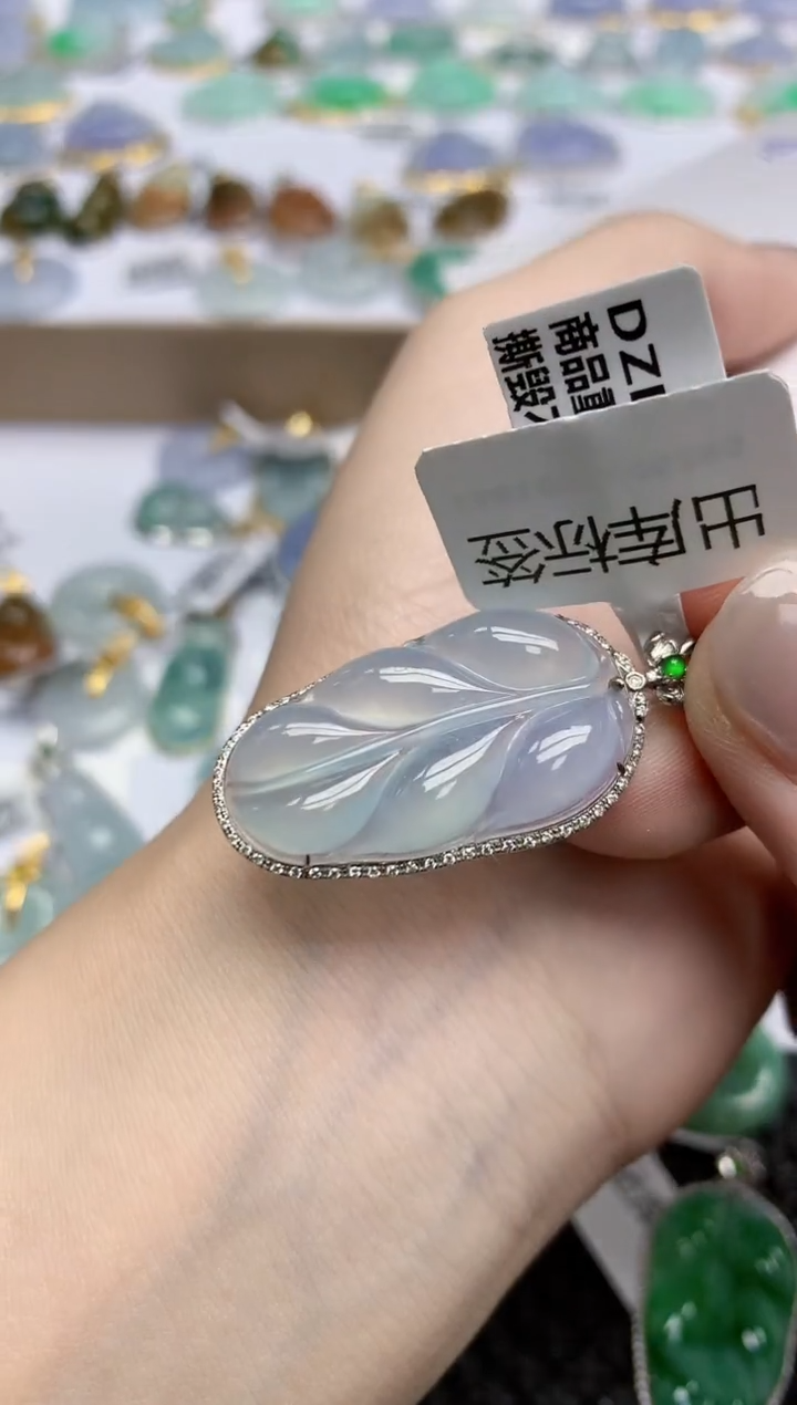 【闪购商品】翡翠颈饰18K金镶嵌天然翡翠A货