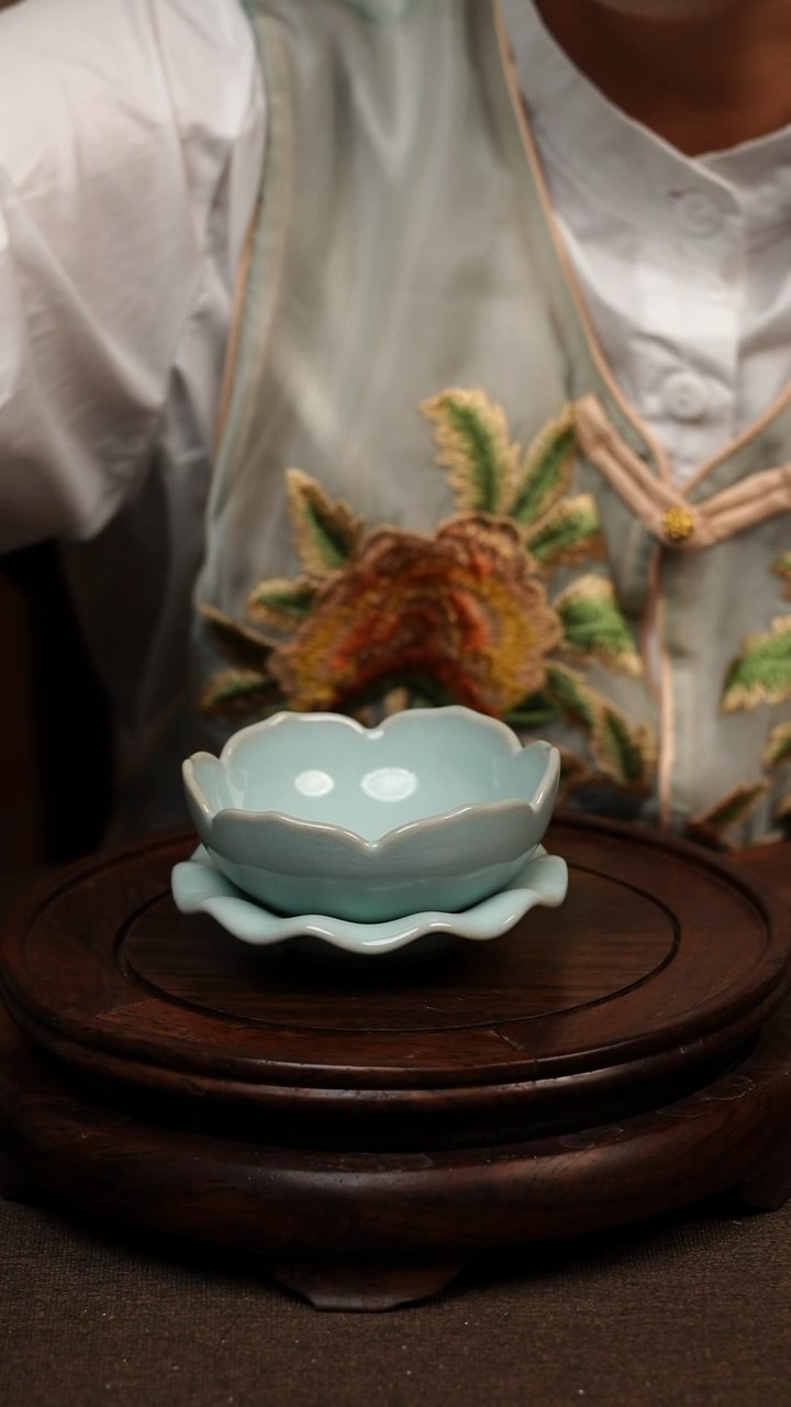 瓷片天青色莲花茶漏 微瑕 不带礼盒