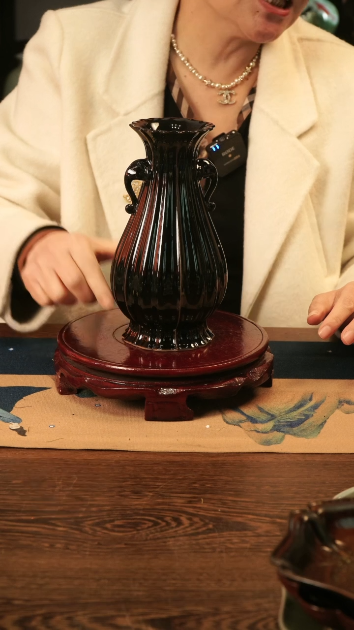 【闪购商品】青瓷 乌金釉 象耳 瓜棱瓶