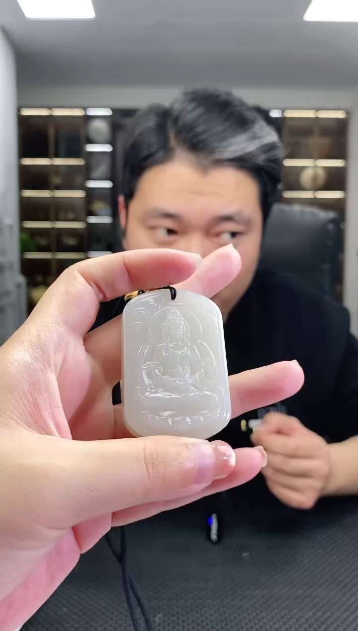 颈饰未镶嵌和田玉正装观音吊坠