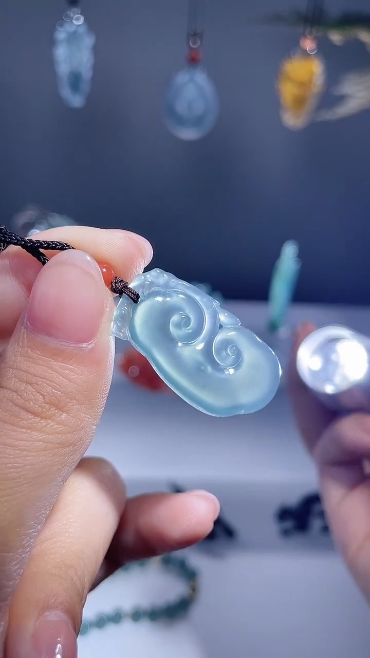 颈饰未镶嵌翡翠如意