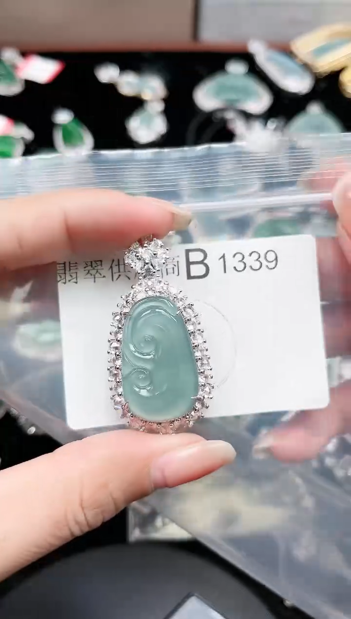 【闪购商品】翡翠颈饰未镶嵌1339赠皮绳