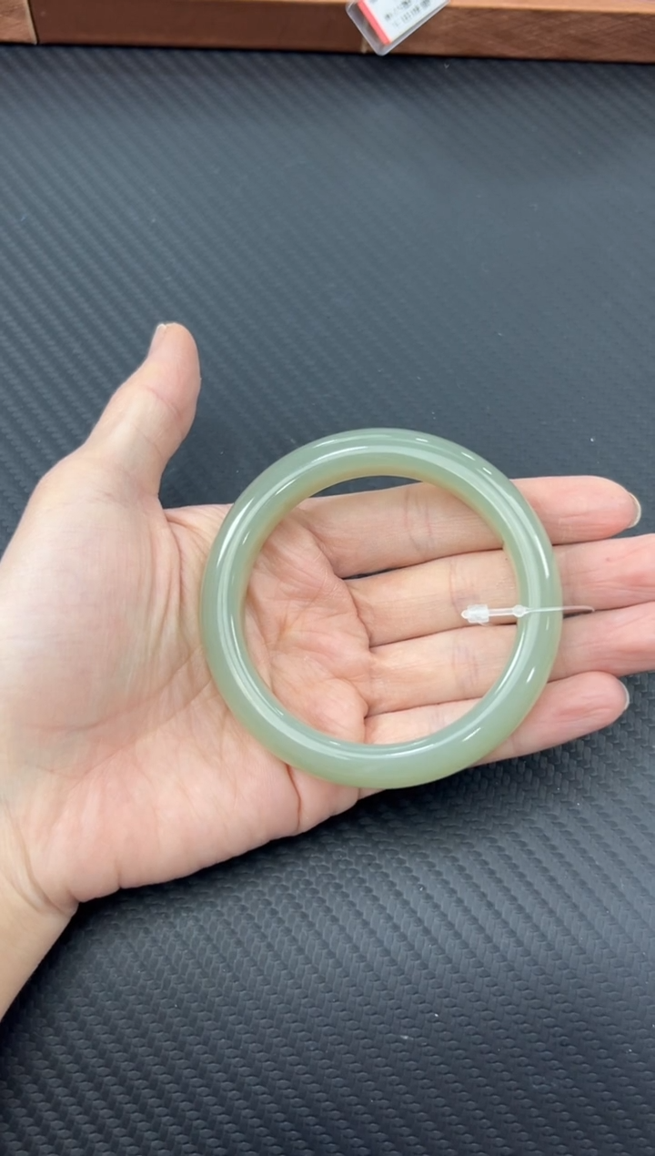 【闪购商品】和田玉手镯未镶嵌且末微色差近矿57+手镯