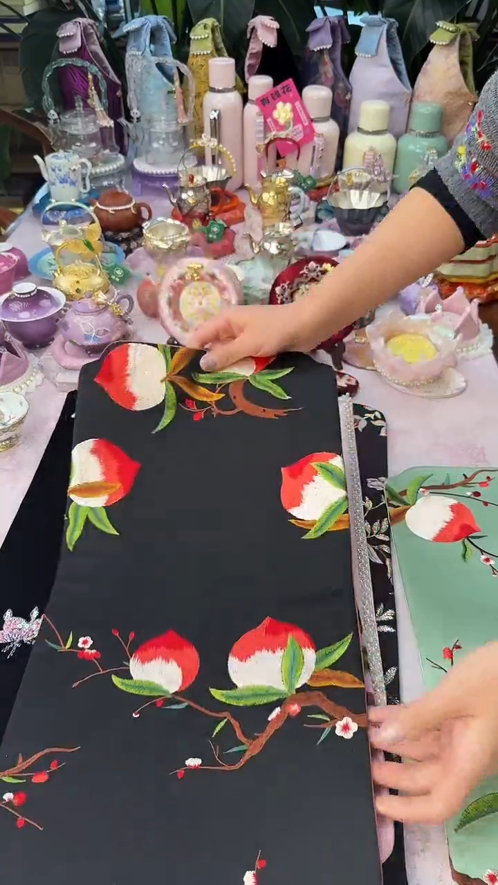 81黑色水蜜桃茶席