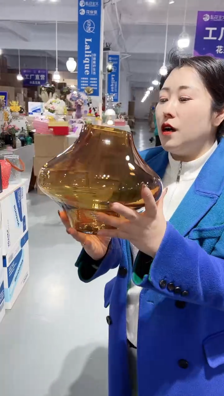 【闪购商品】玻璃花伴你花瓶微瑕-WUTA