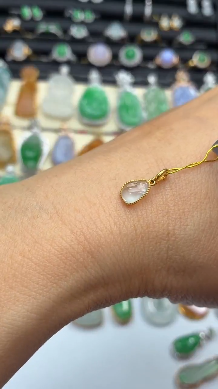 颈饰18K金镶嵌翡翠天然翡翠A货