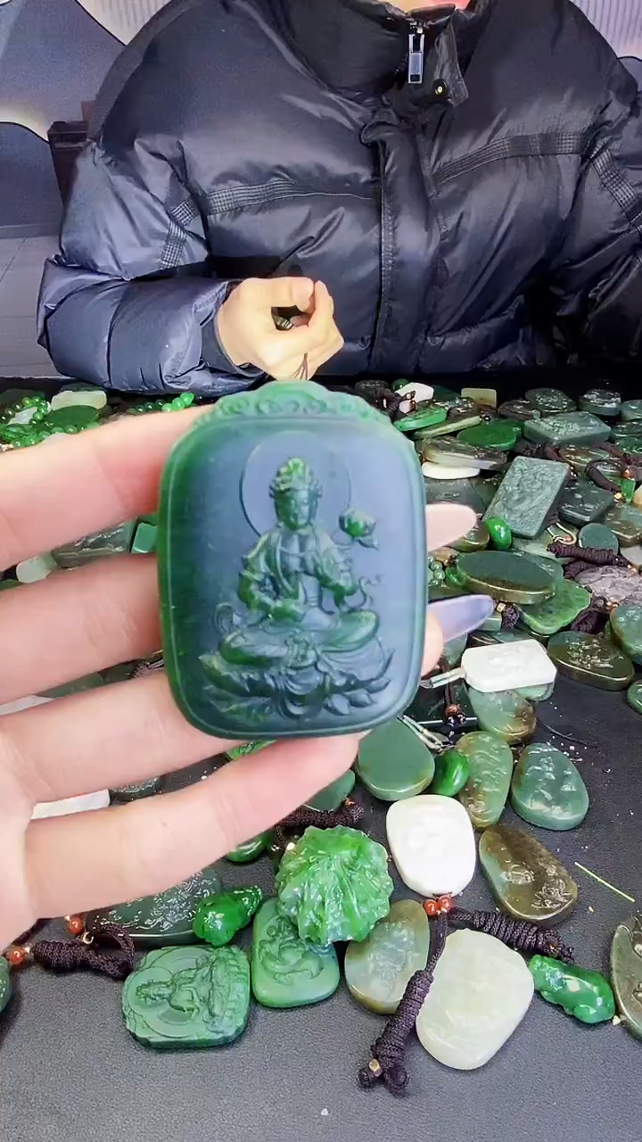 颈饰未镶嵌和田玉1