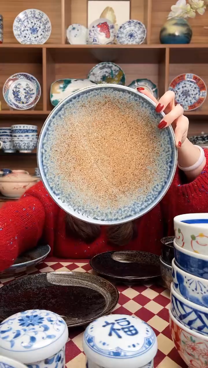 【闪购商品】瓷片砂地蓝流22.7cm浅盘    