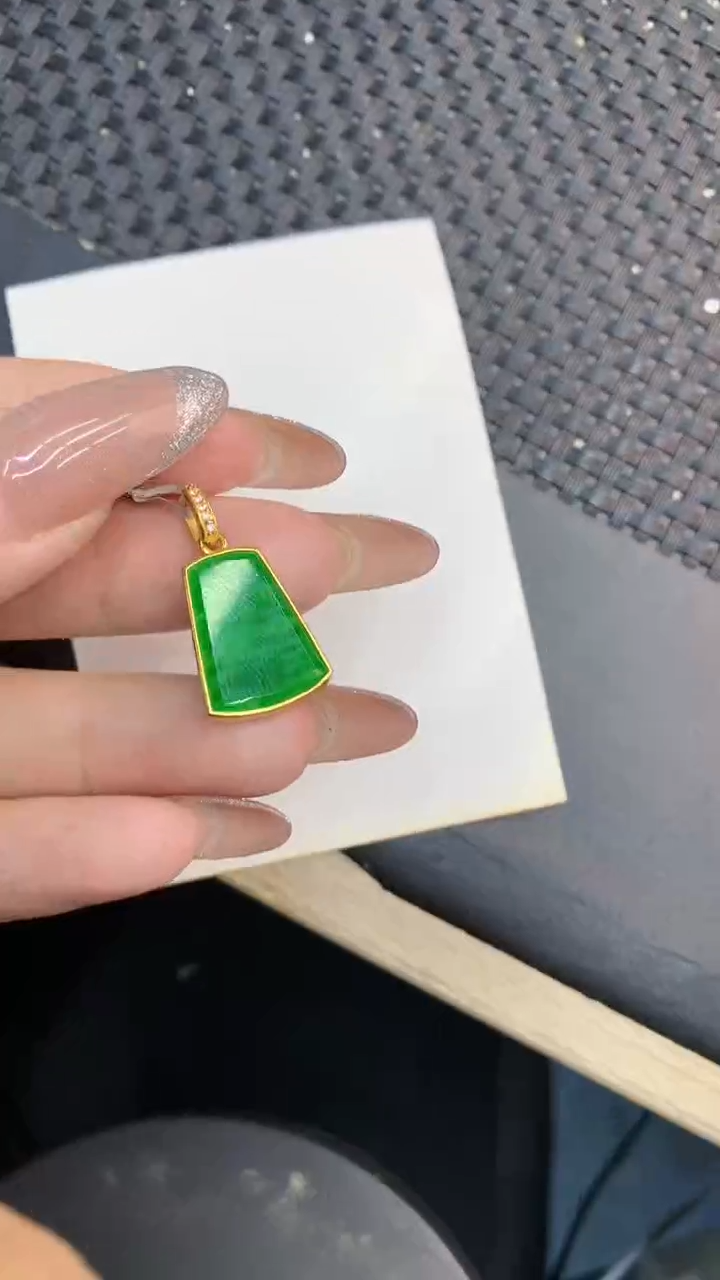 颈饰未镶嵌翡翠1