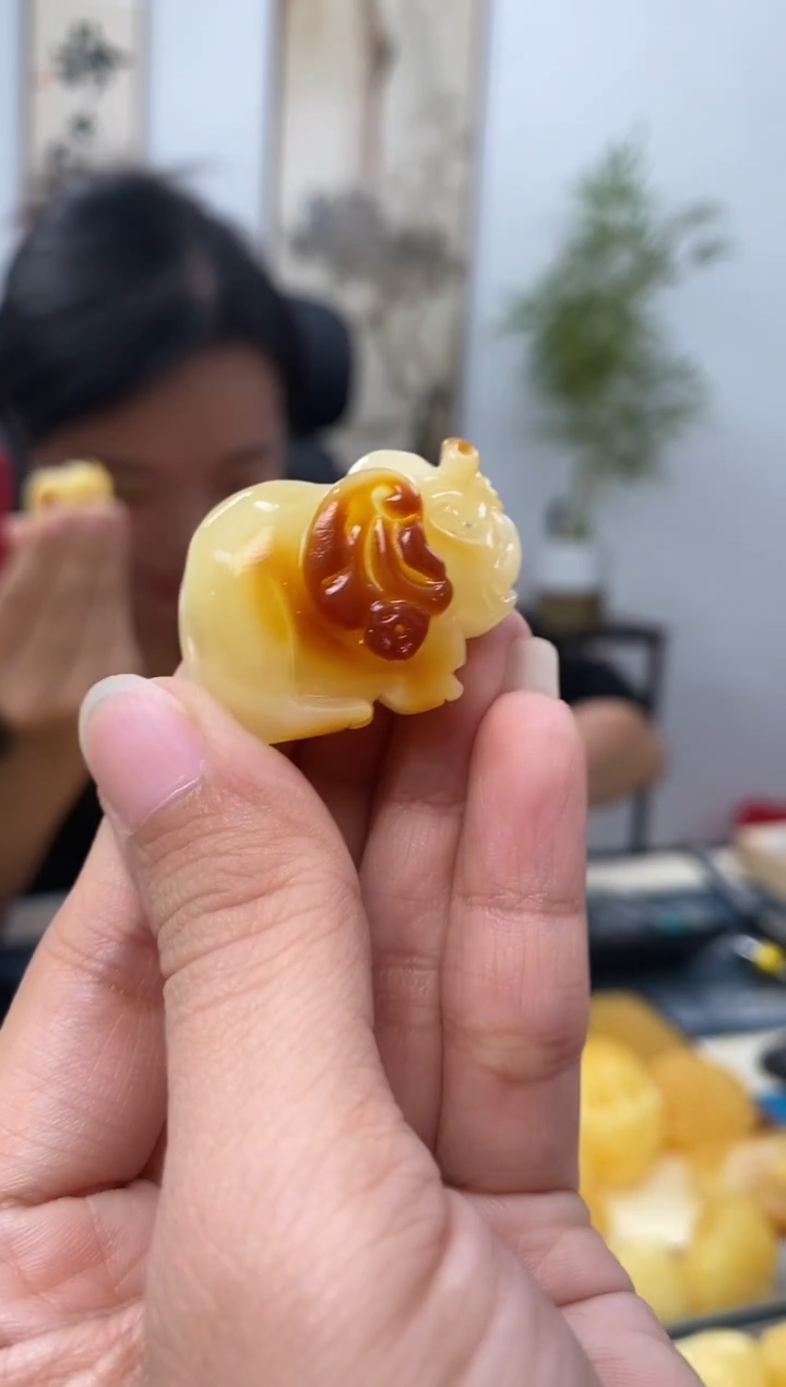 【闪购商品】琥珀裸石未镶嵌天然琥珀蜜蜡大象