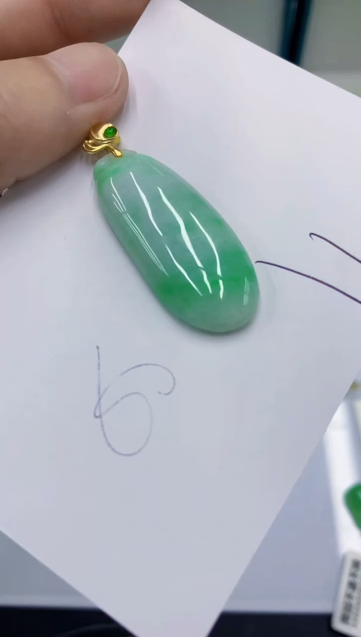 翡翠未镶嵌颈饰翡翠