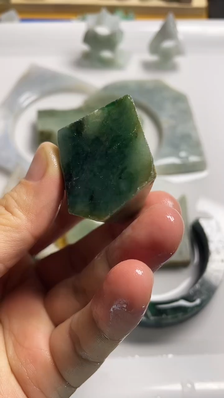 裸石翡翠好**醒翡翠小边料