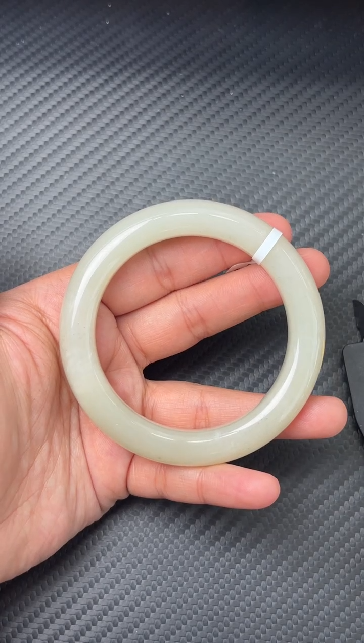 未镶嵌手镯和田玉黑山微色差58