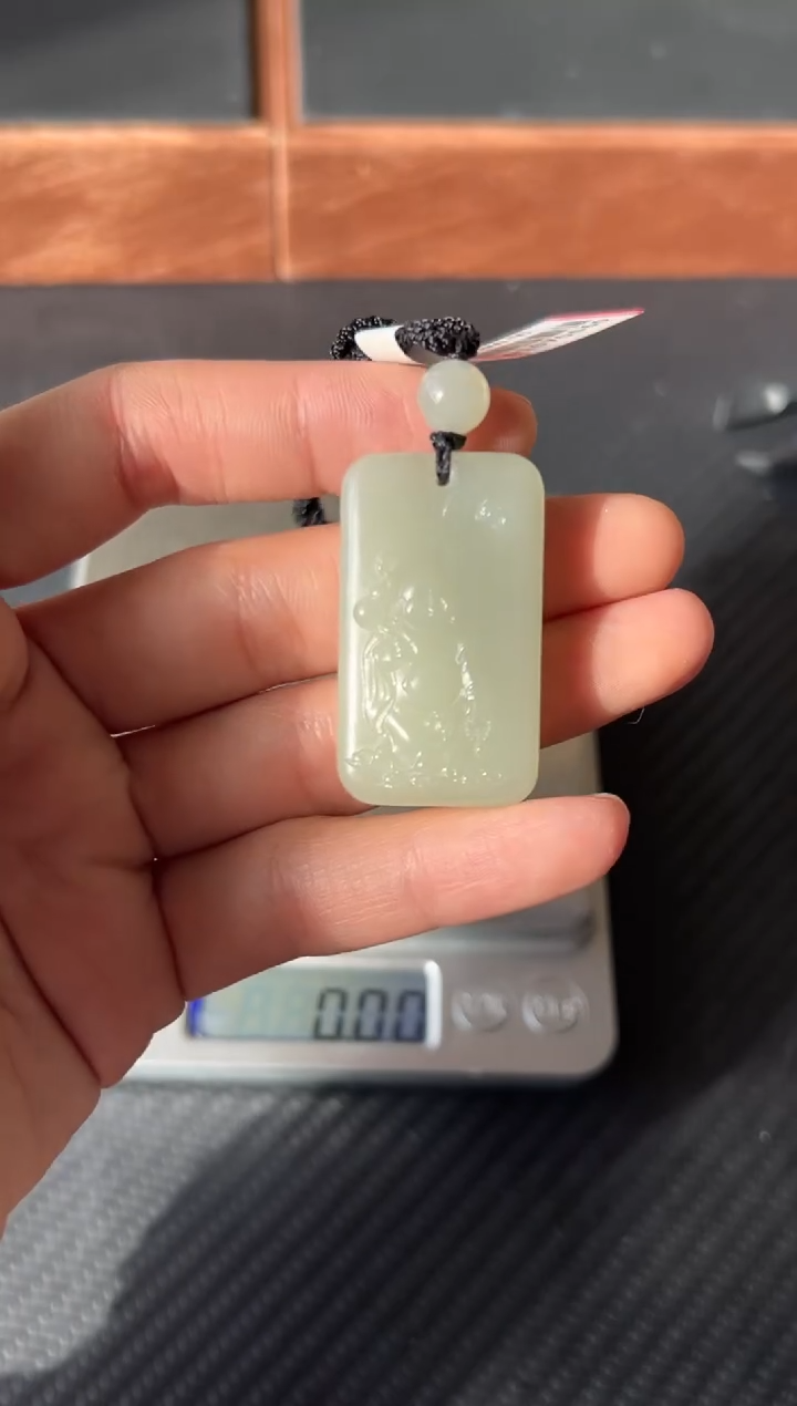 和田玉未镶嵌吊坠(赠链)且末微色差近矿