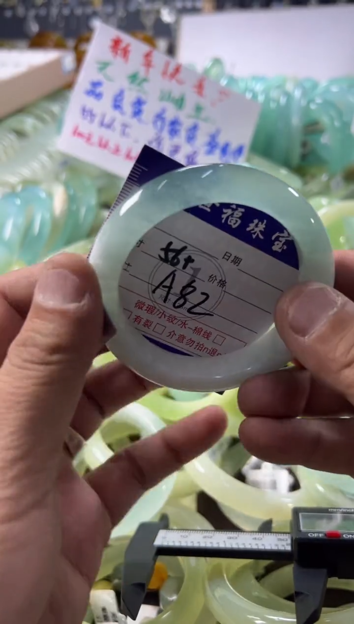 未镶嵌蛇纹石玉手镯1