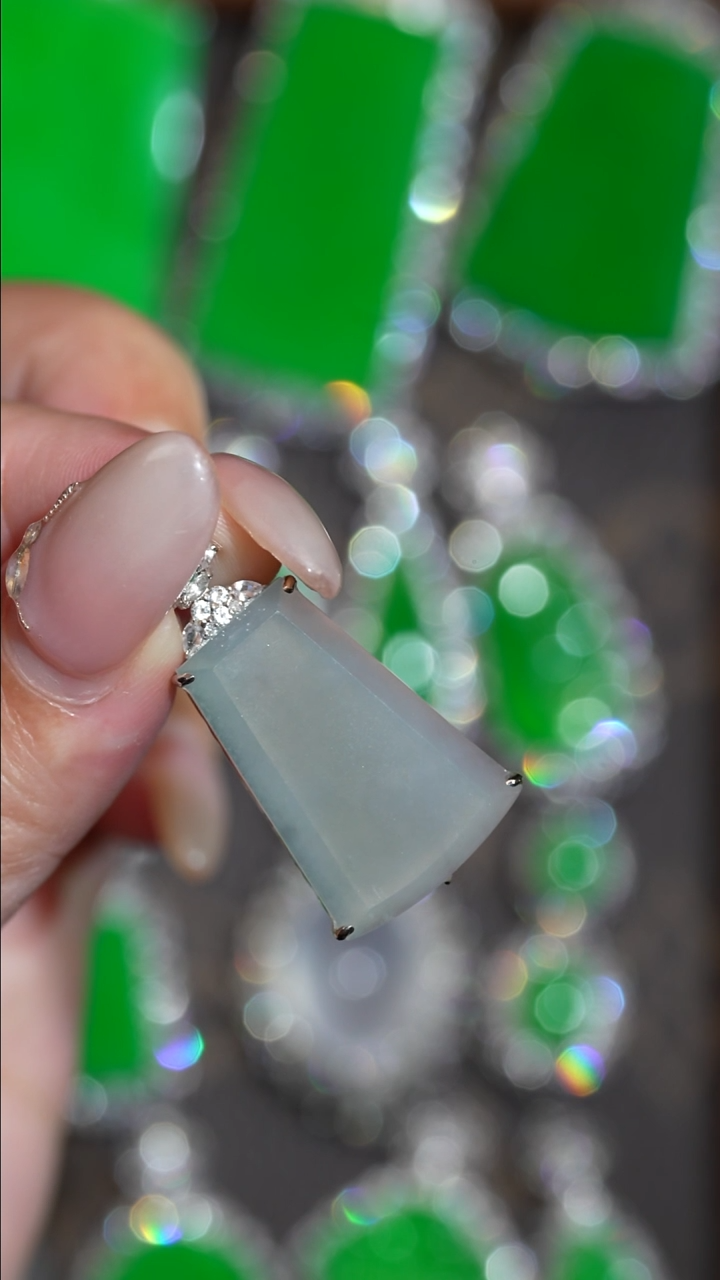 翡翠18K金镶嵌吊坠(不含链)吊坠