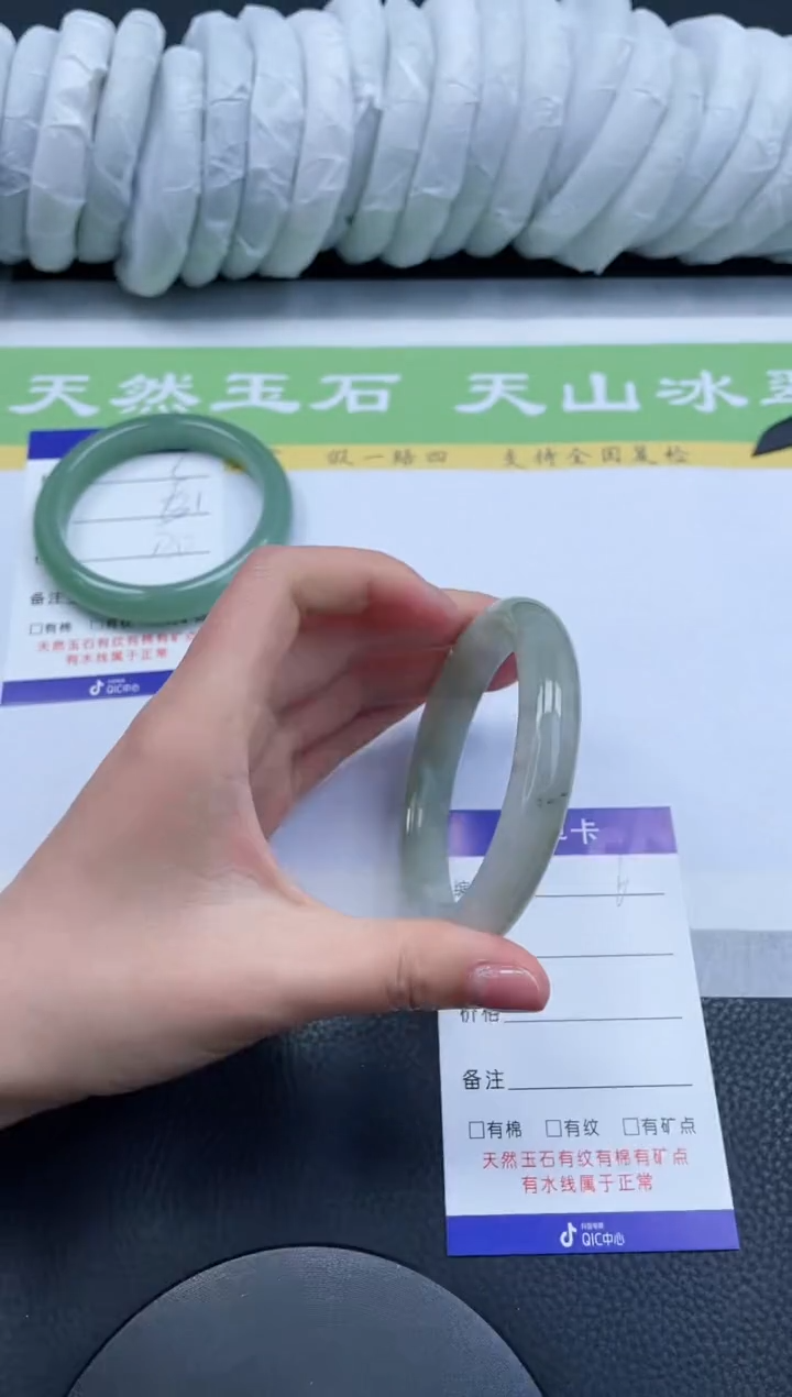 【闪购商品】石英质玉手镯未镶嵌A6-59+