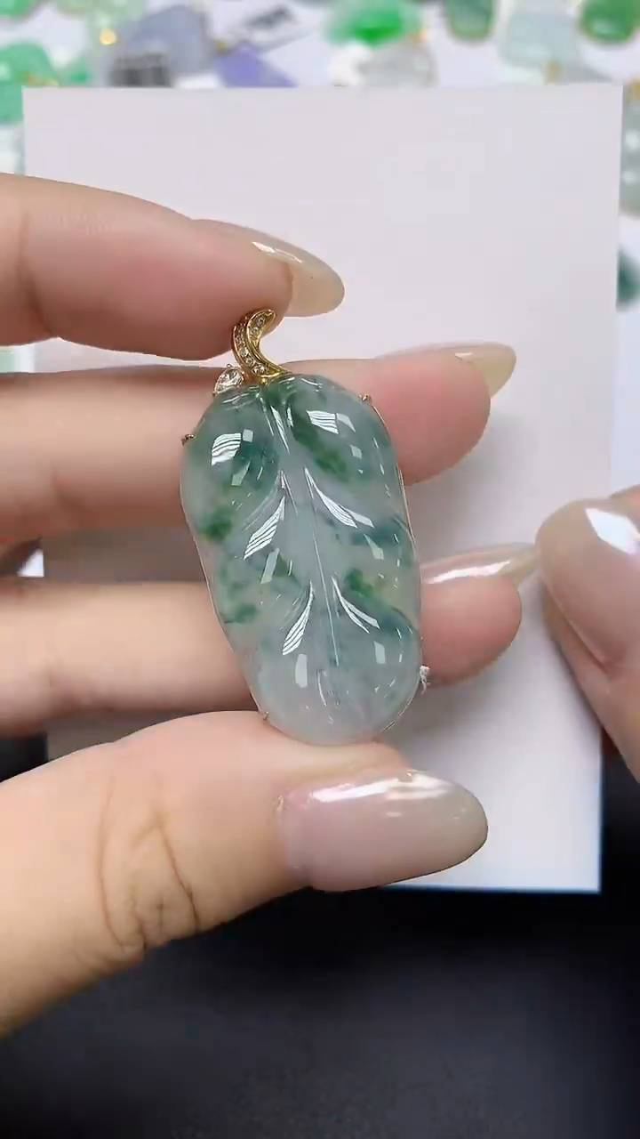 翡翠18K金镶嵌颈饰天然缅甸翡翠A货