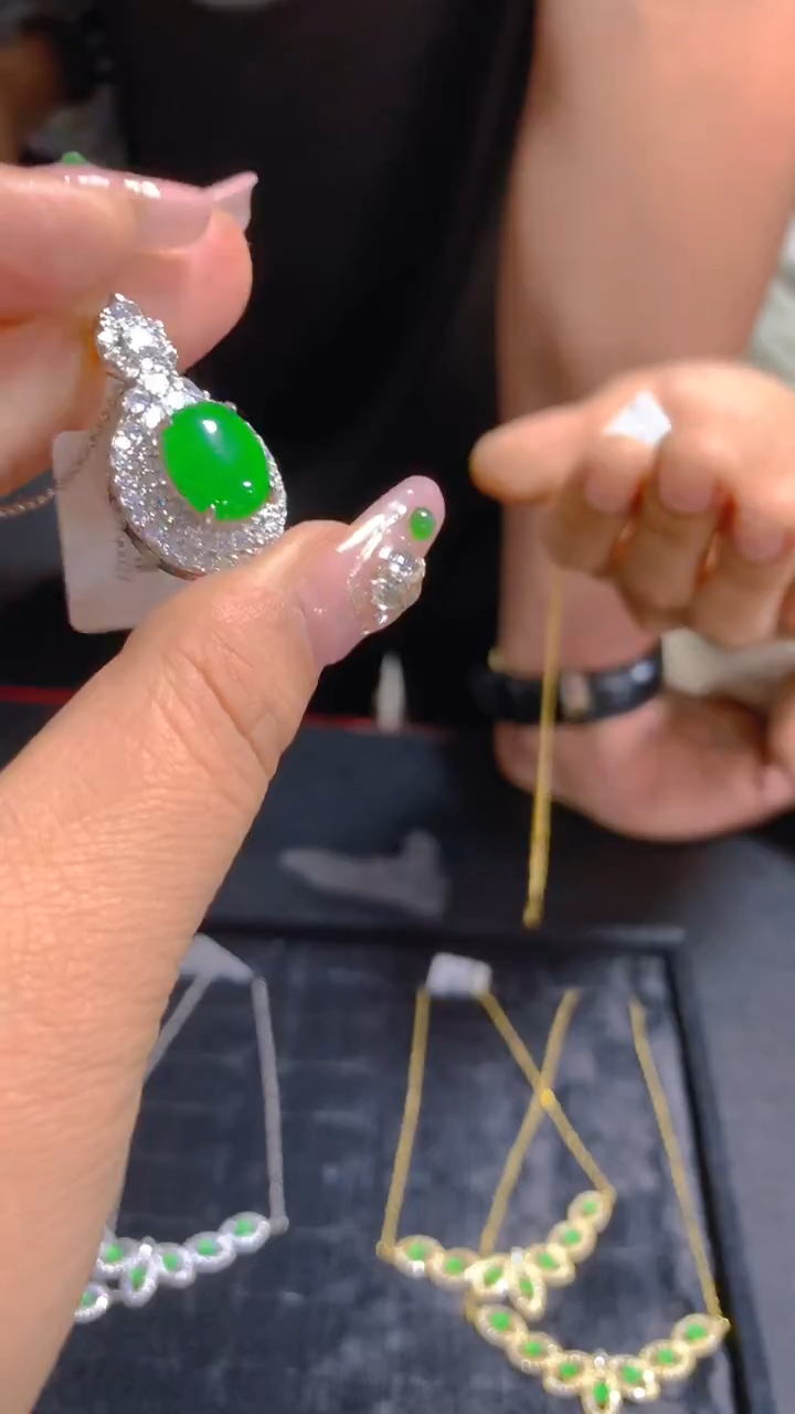 【闪购商品】翡翠吊坠(赠链)未镶嵌0044831994多样性发其一