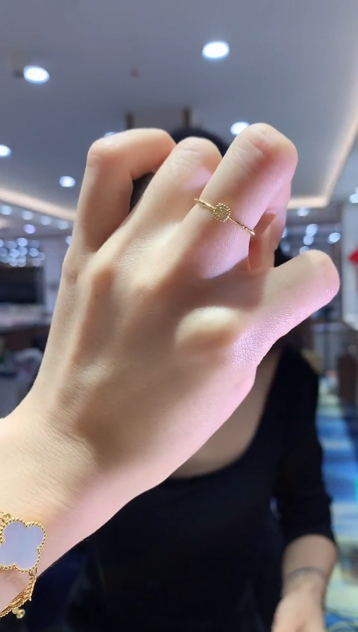 【闪购商品】钻石戒指18K金镶嵌钻石戒指多样性发一