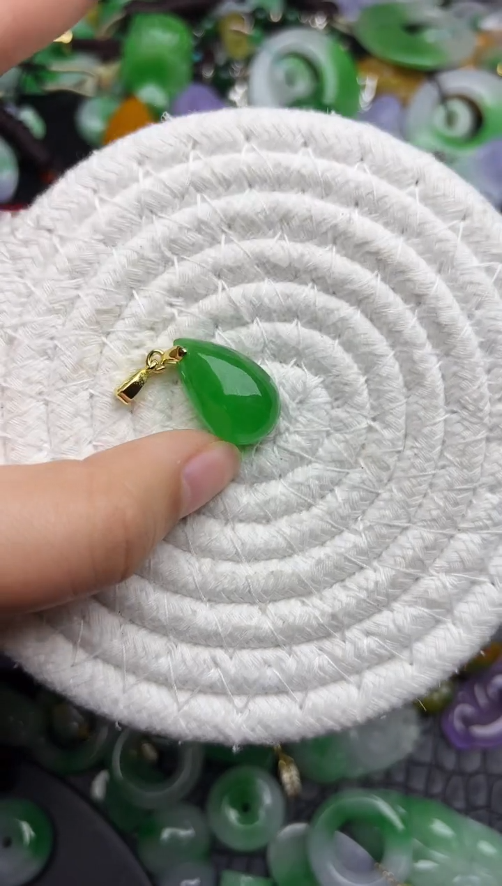 颈饰未镶嵌翡翠缅甸翡翠吊坠