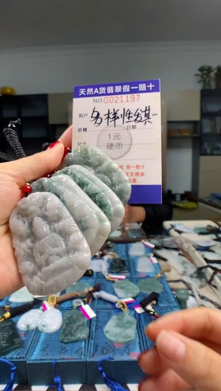 颈饰未镶嵌翡翠 多样性发其一