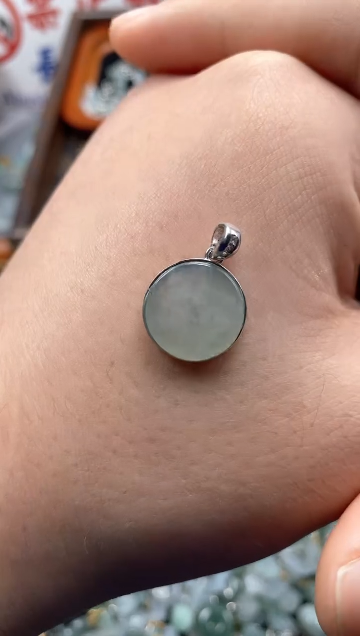 【闪购商品】翡翠颈饰未镶嵌哥哥