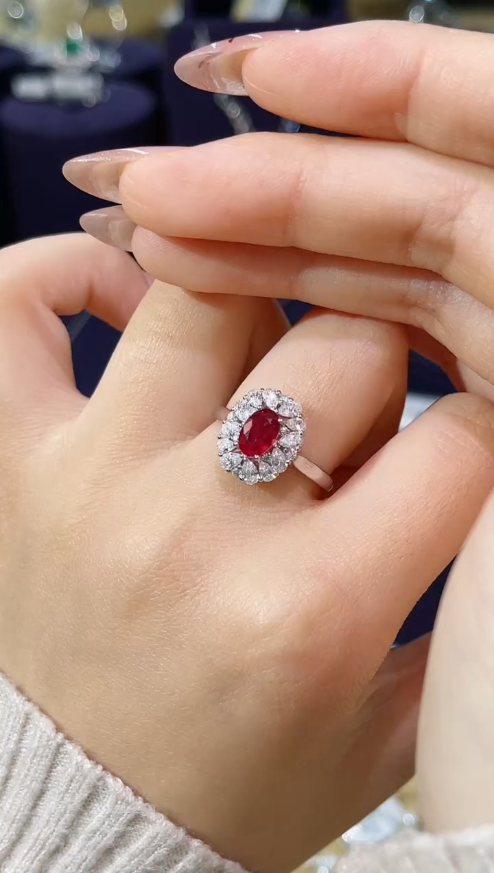 【闪购商品】红宝石戒指18K金镶嵌红宝石戒指