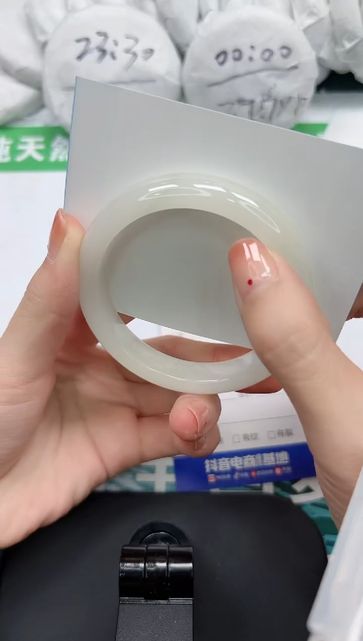 【闪购商品】石英质玉手镯未镶嵌K243-58