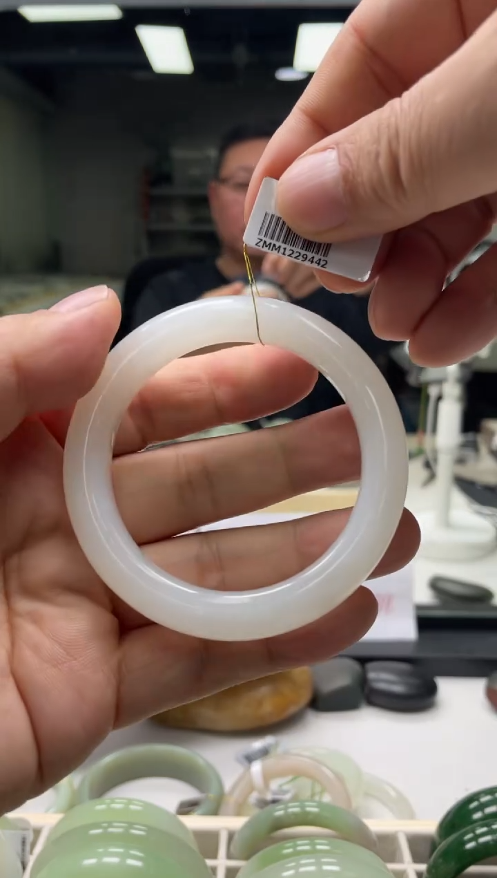 【闪购商品】和田玉手镯未镶嵌编码9442 圈口57-58