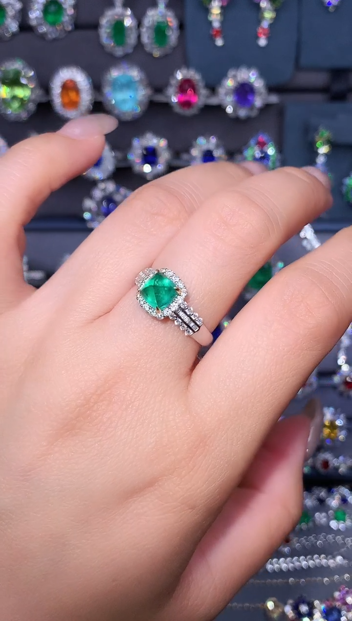18K金镶嵌戒指祖母绿1.56ct/