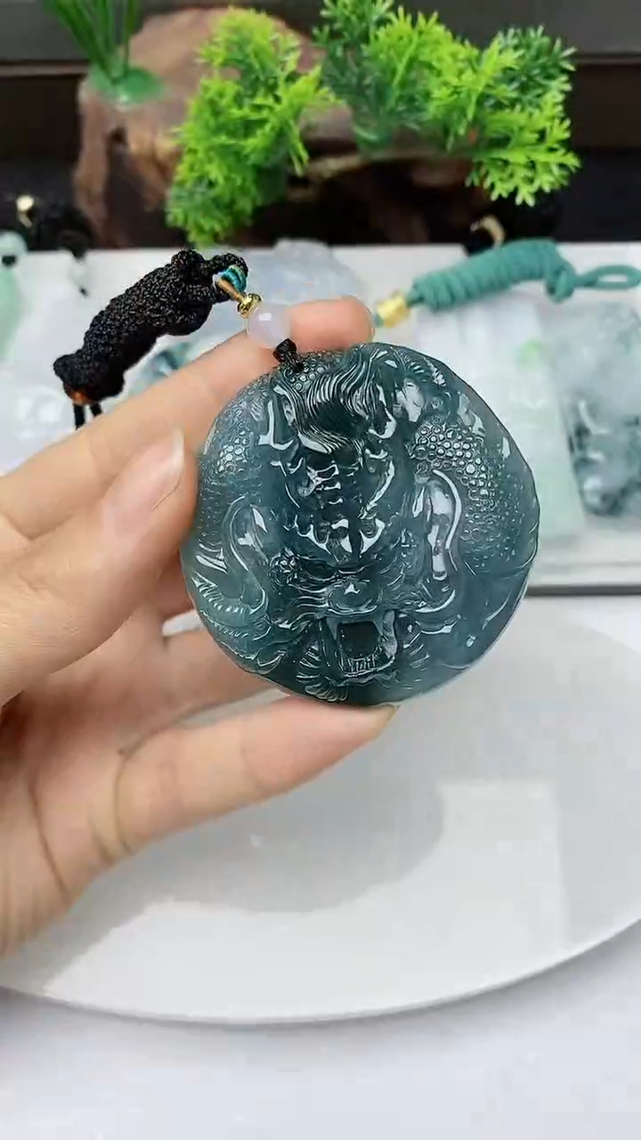 【闪购商品】翡翠颈饰未镶嵌         